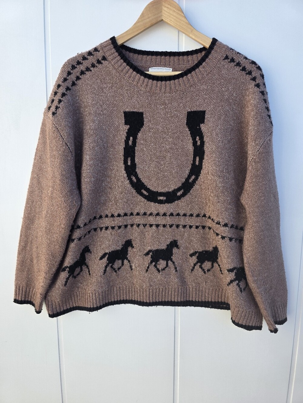 SoHo & Stella Equestrian Horseshoe Graphic Sweater Brown Black Medium